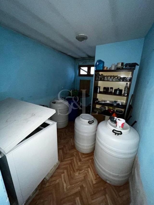 KUĆA, ČVRSTE GRADNJE U BEZDANU!!!
