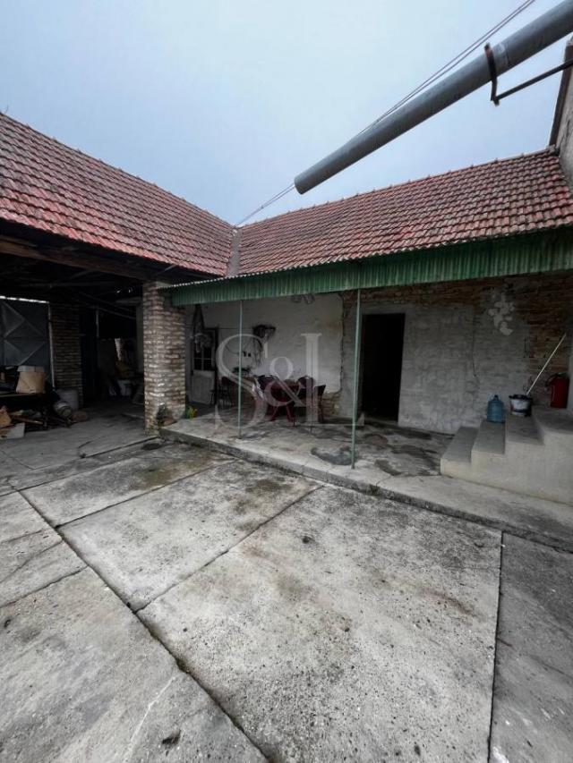 KUĆA, ČVRSTE GRADNJE U BEZDANU!!!