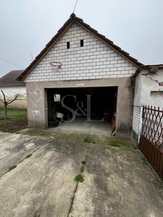 KUĆA, ČVRSTE GRADNJE U BEZDANU!!!