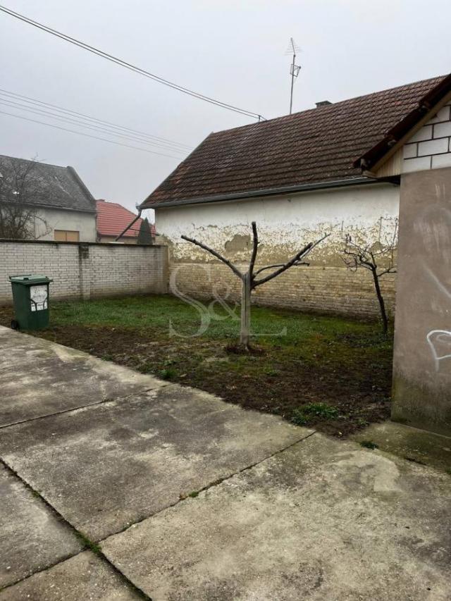 KUĆA, ČVRSTE GRADNJE U BEZDANU!!!