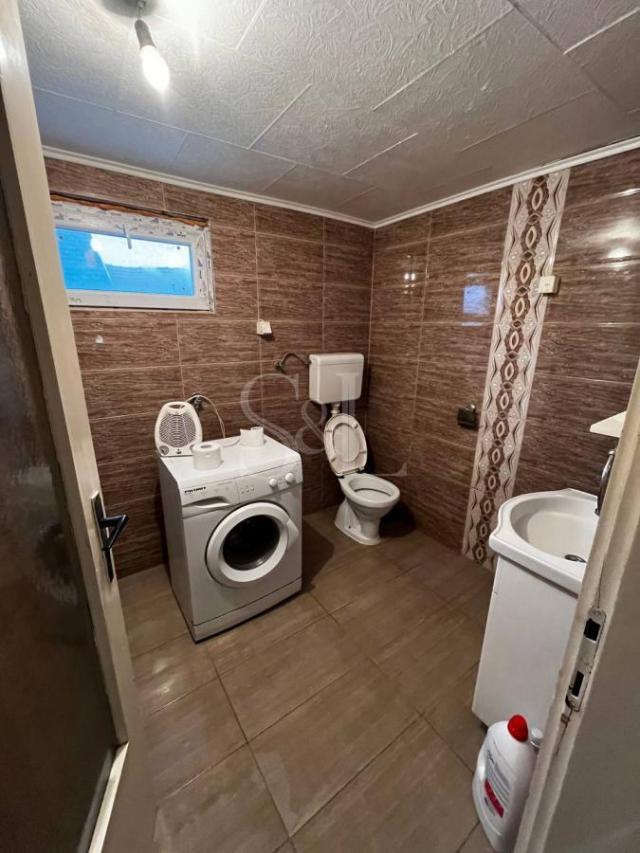 KUĆA, ČVRSTE GRADNJE U BEZDANU!!!
