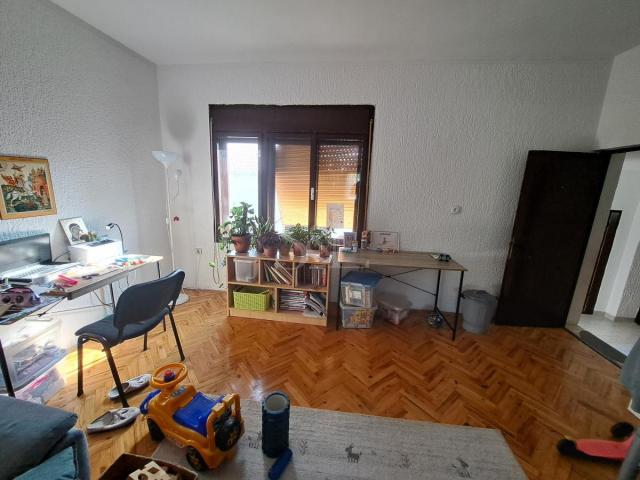 KUĆA SA LOKALOM!!!