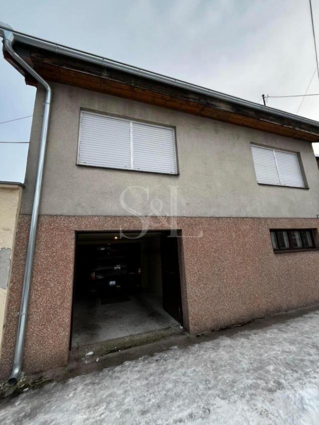 ŠIRI CENTAR – KUĆA SA VELIKIM PLACEM I GARAŽOM!!!
