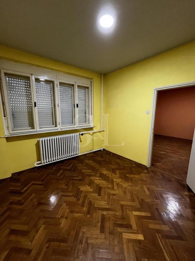 ŠIRI CENTAR – KUĆA SA VELIKIM PLACEM I GARAŽOM!!!