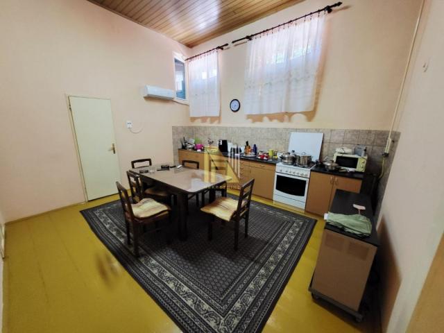 Kuća salonskog tipa u centru Bačkog Gradišta