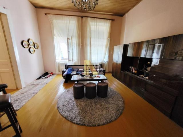 Kuća salonskog tipa u centru Bačkog Gradišta