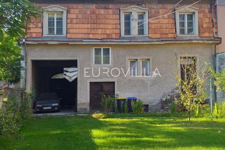 Samobor, kuća s velikim zemljištem i gospodarskim objektima na parceli 1578 m²