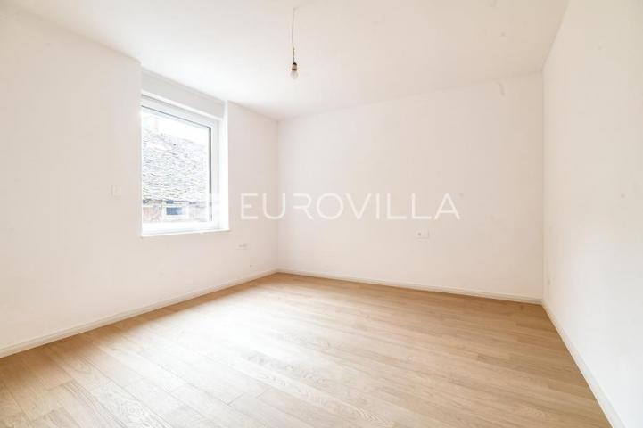 Samobor, Centar, Prekrasan novouređen trosoban stan, 80 m²