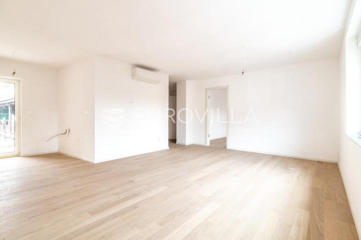 Samobor, Centar, Prekrasan novouređen trosoban stan, 80 m²