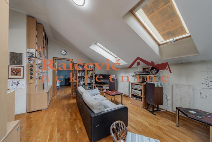 PALILULA PROFESORSKA KOLONIJA 160m2 , 2T ,300000e