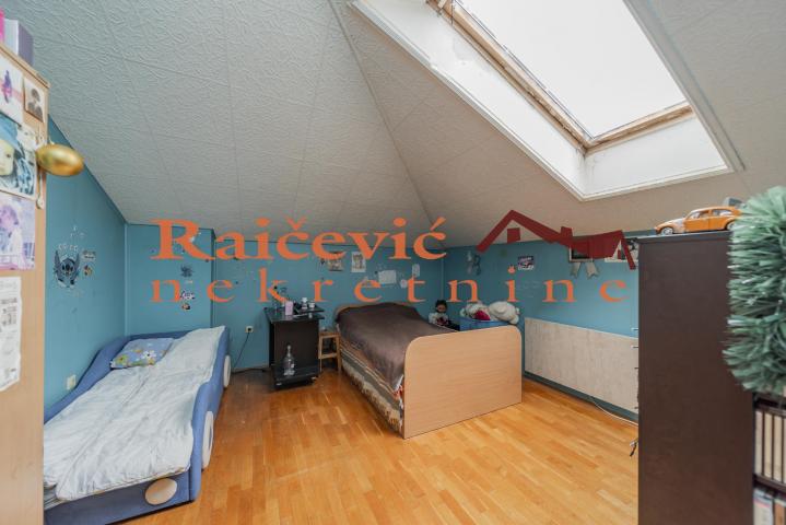PALILULA PROFESORSKA KOLONIJA 160m2 , 2T ,300000e