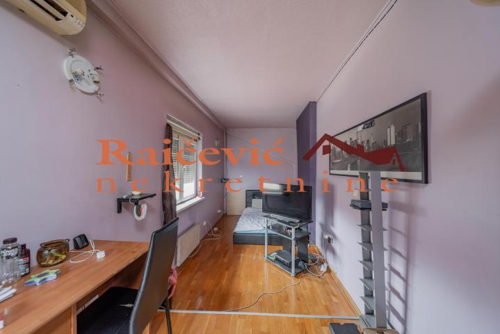 PALILULA PROFESORSKA KOLONIJA 160m2 , 2T ,300000e