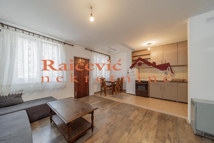 ZEMUN GORNJI GRAD 41m2 , 350e