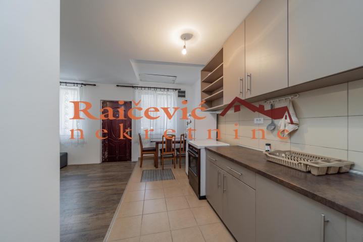 ZEMUN GORNJI GRAD 41m2 , 350e