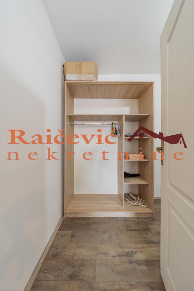 ZEMUN GORNJI GRAD 41m2 , 350e
