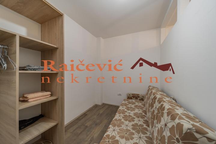 ZEMUN GORNJI GRAD 41m2 , 350e