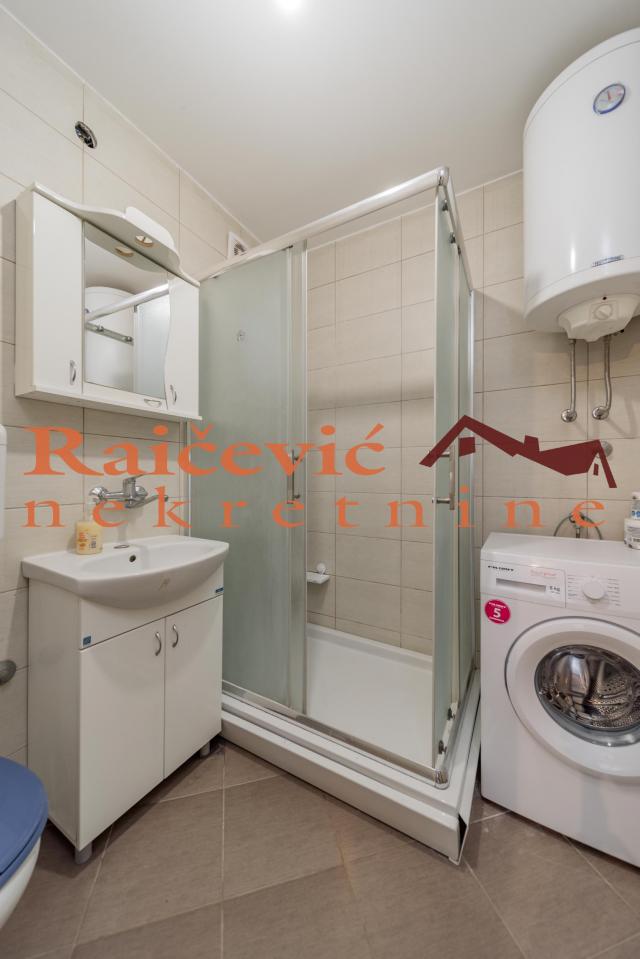 ZEMUN GORNJI GRAD 41m2 , 350e