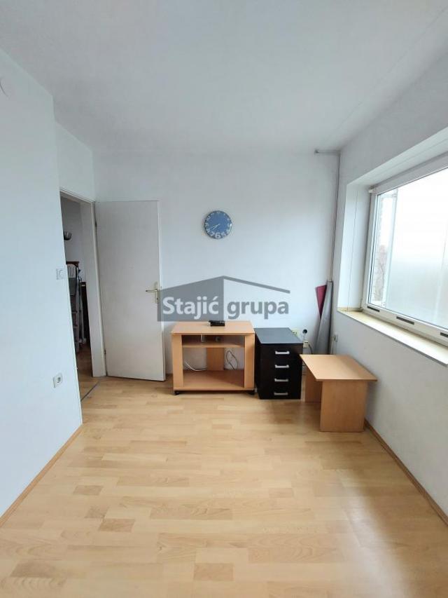 Uknjižen 1/1, 4.0 stan, u mirnom kraju