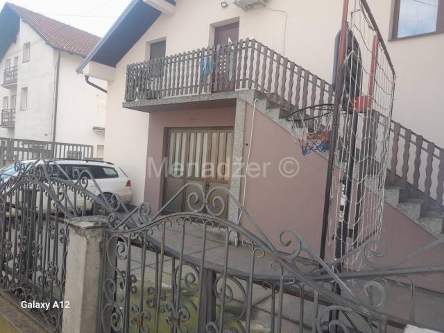 Altina, ograđen plac 5.3ara, objekat 240m2, uknjiženo 
