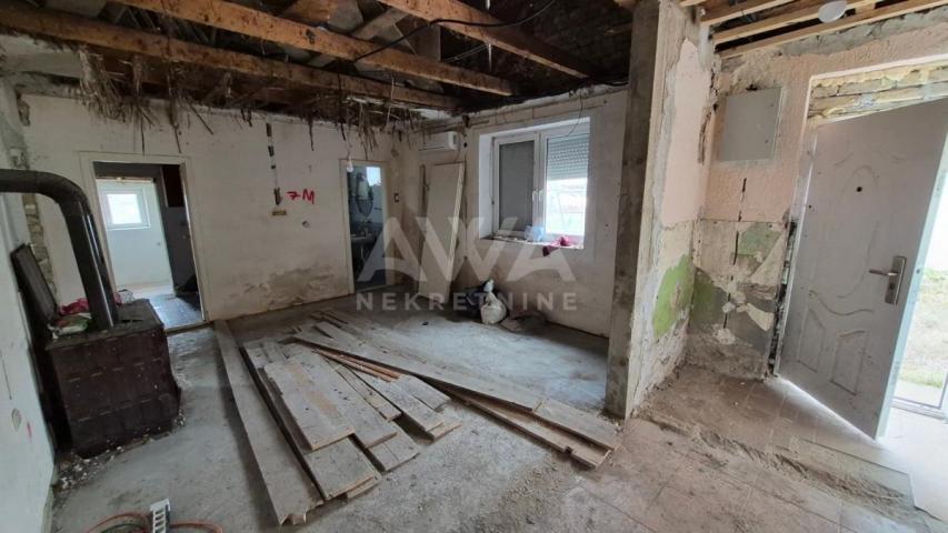 Lugovo – dvojna kuća sa započetim renoviranjem