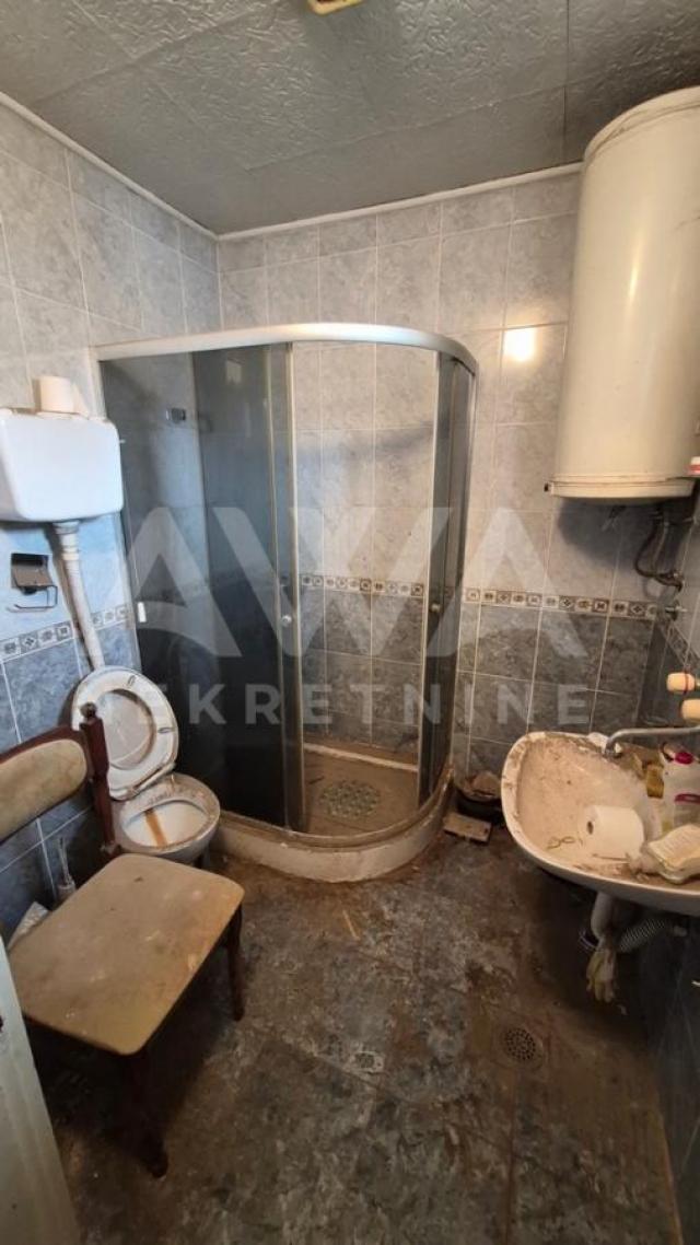 Lugovo – dvojna kuća sa započetim renoviranjem