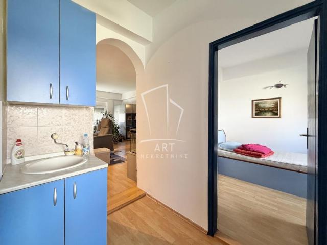 Zemun, uknjižena kuća, 196m2 ID#14343