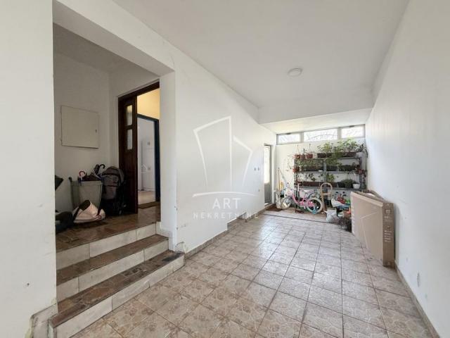 Zemun, uknjižena kuća, 196m2 ID#14343