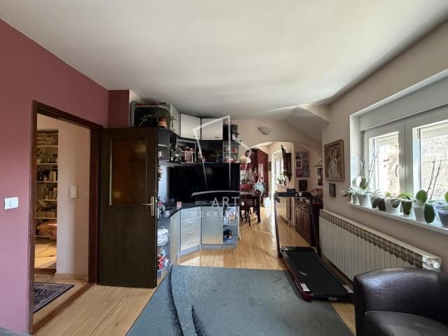 Zemun, uknjižena kuća, 196m2 ID#14343