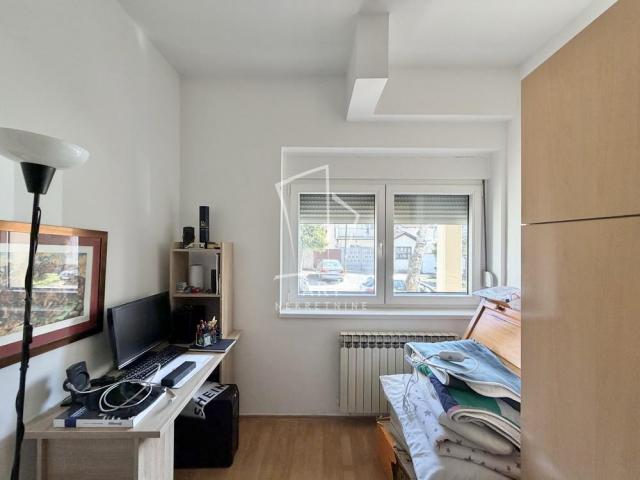 Zemun, uknjižena kuća, 196m2 ID#14343