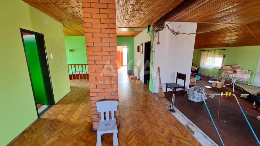 Čonoplja – Spratna kuća 172m² na velikom placu 1617m²