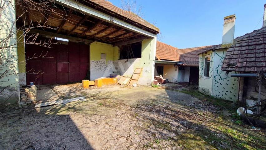 Čonoplja – Spratna kuća 172m² na velikom placu 1617m²