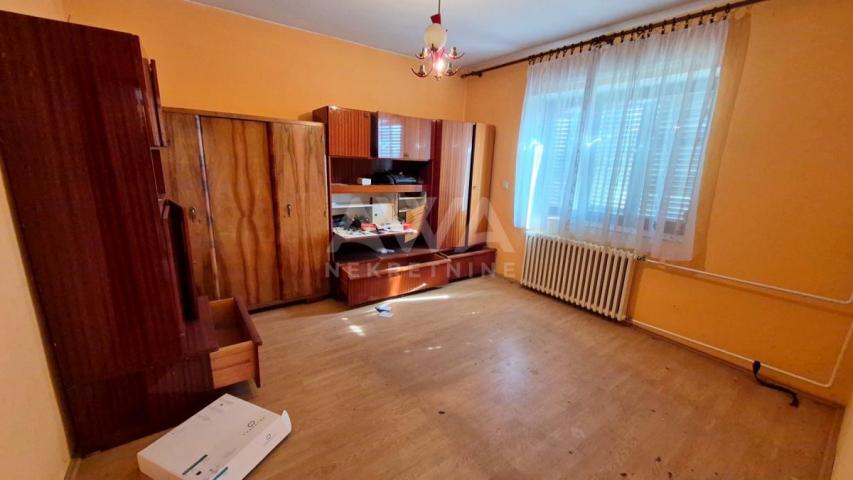 Čonoplja – Spratna kuća 172m² na velikom placu 1617m²