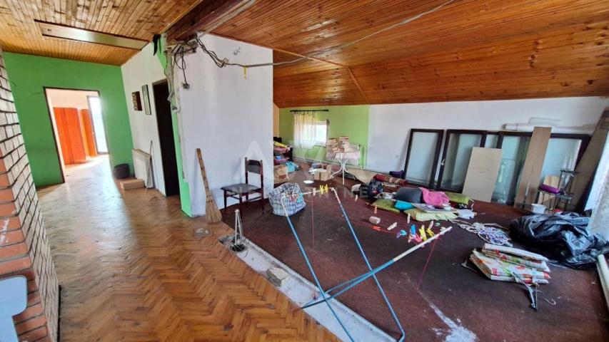 Čonoplja – Spratna kuća 172m² na velikom placu 1617m²