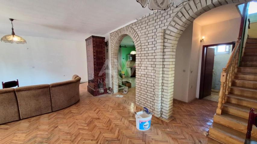 Čonoplja – Spratna kuća 172m² na velikom placu 1617m²
