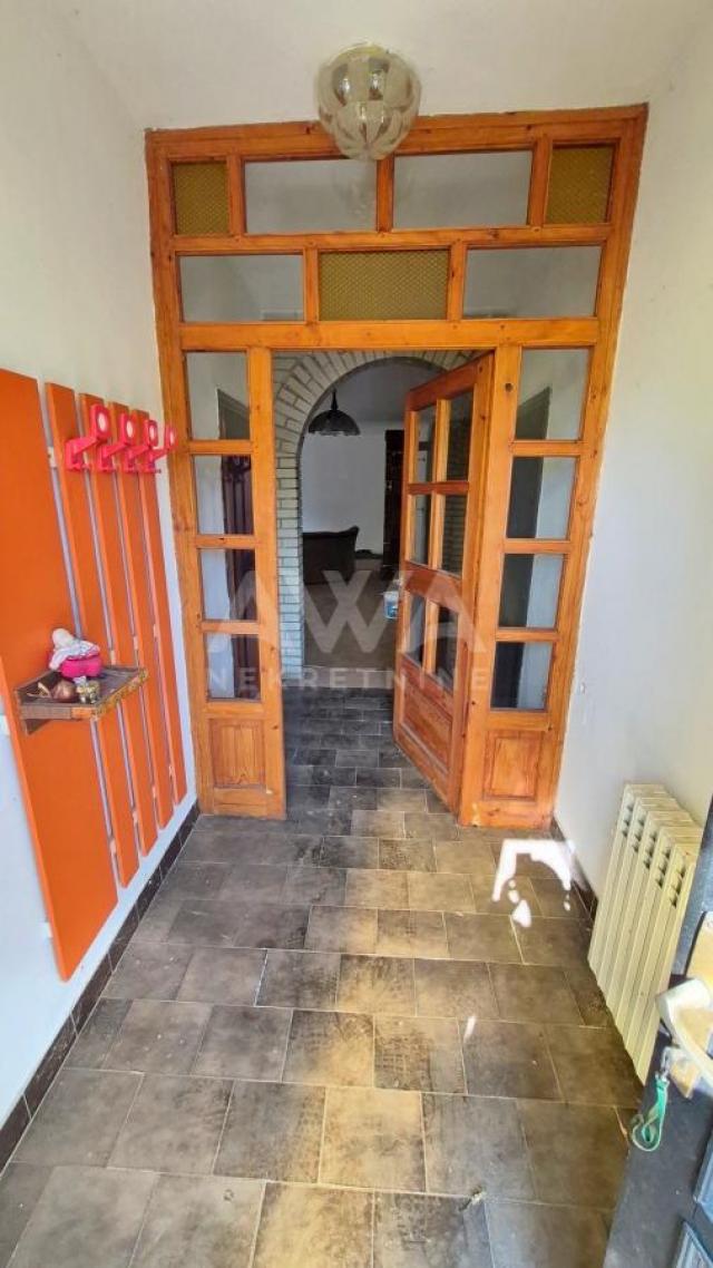 Čonoplja – Spratna kuća 172m² na velikom placu 1617m²
