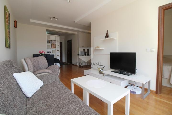 Herceg Novi – Igalo, dvosoban stan površine 60m2 na samoj obali mora. 