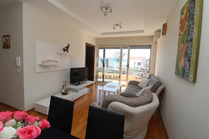 Herceg Novi – Igalo, dvosoban stan površine 60m2 na samoj obali mora. 