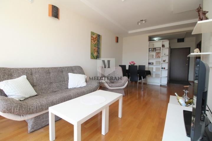 Herceg Novi – Igalo, dvosoban stan površine 60m2 na samoj obali mora. 