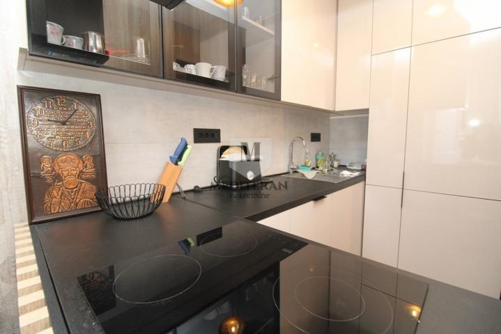 Herceg Novi – Igalo, moderan dvosoban stan površine 70m2 u samom centru. 