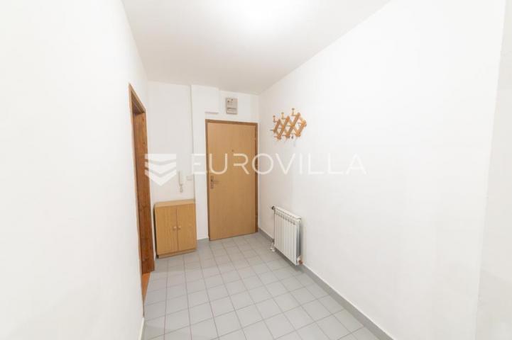 Vukovar, Borovo Naselje, dvosoban stan s loggiom 56,38 m² i spremištem