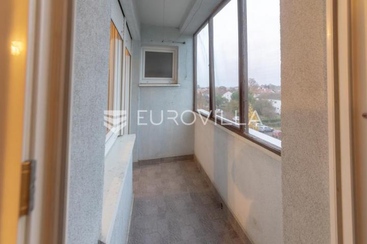 Vukovar, Borovo Naselje, dvosoban stan s loggiom 56,38 m² i spremištem