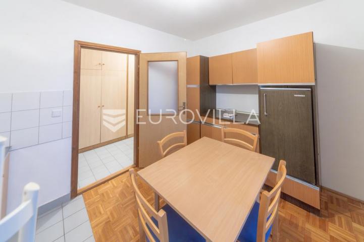 Vukovar, Borovo Naselje, dvosoban stan s loggiom 56,38 m² i spremištem
