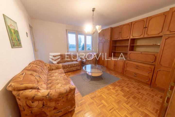 Vukovar, Borovo Naselje, dvosoban stan s loggiom 56,38 m² i spremištem