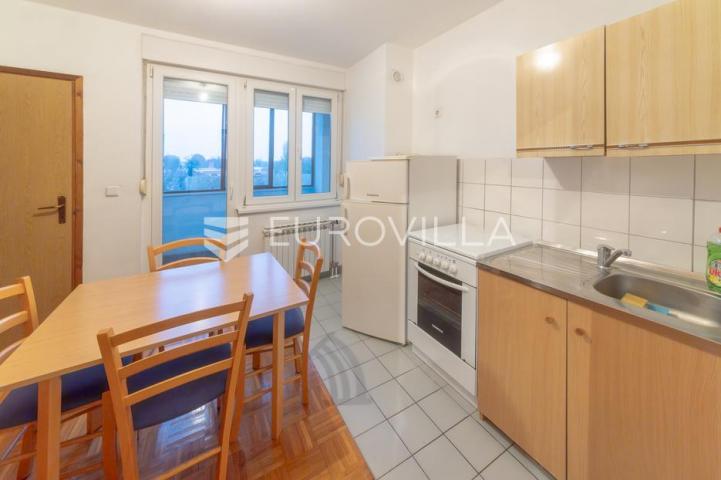 Vukovar, Borovo Naselje, dvosoban stan s loggiom 56,38 m² i spremištem