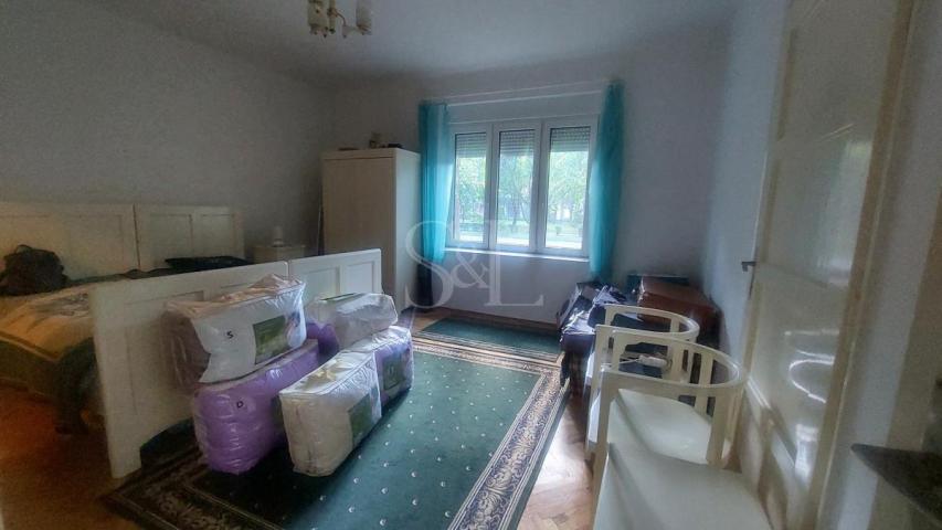SALONSKI STAN NA STAPARSKOM PUTU