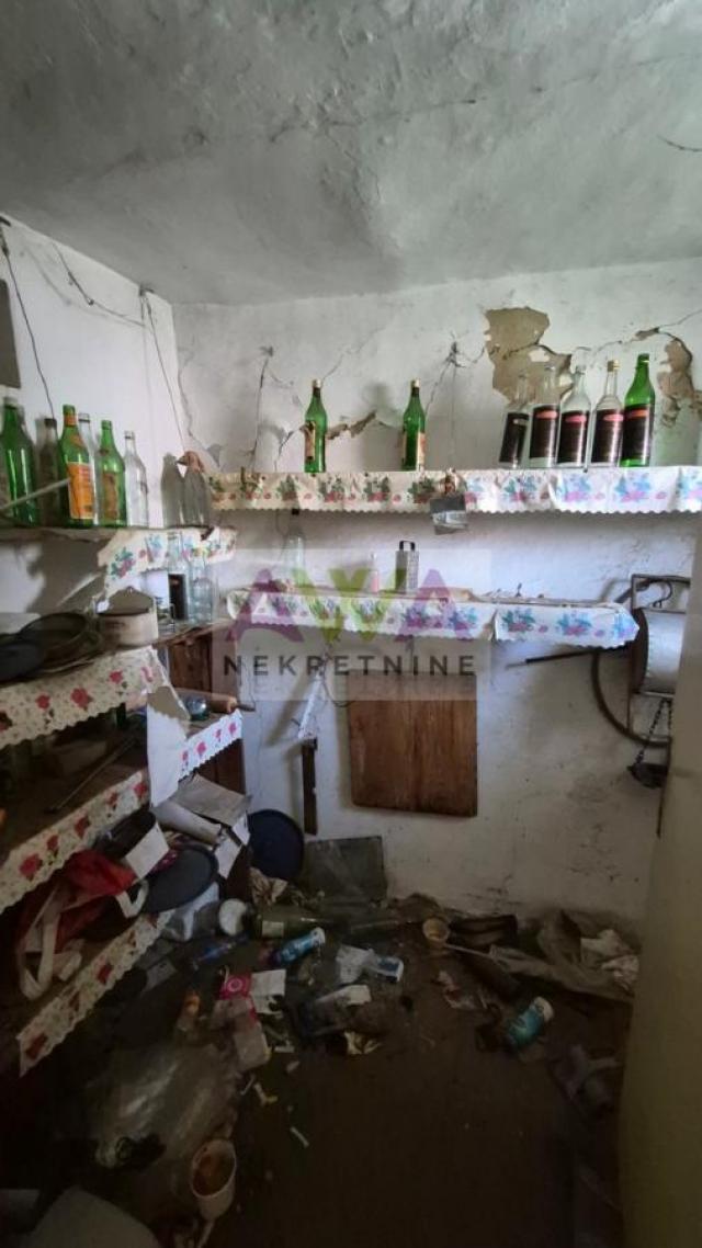 Stanišić – kuća sa velikim placem 1691m², potencijal za podelu