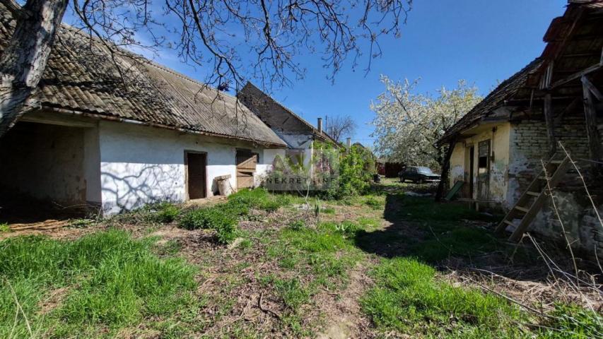 Stanišić – kuća sa velikim placem 1691m², potencijal za podelu