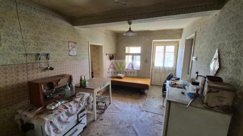 Stanišić – kuća sa velikim placem 1691m², potencijal za podelu