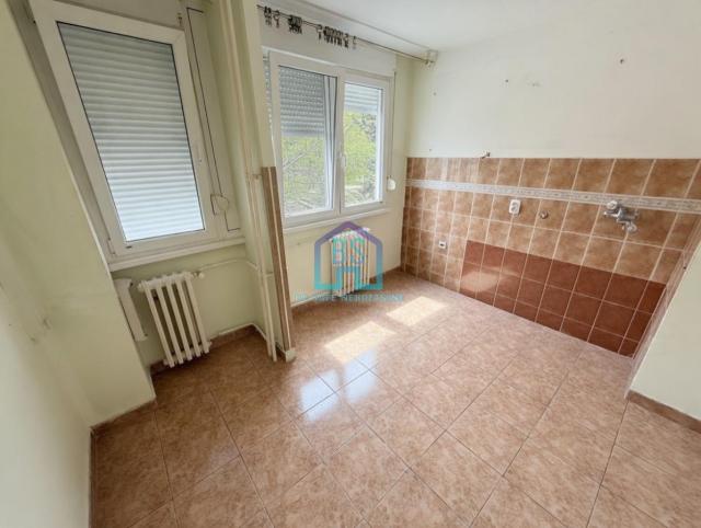 Dvosoban stan 43 m², Novo Naselje, Novi Sad, 1. sprat