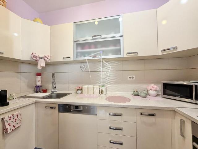 Lux, moderan, uknjižen ID#14902